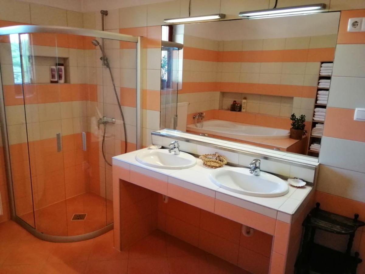 Vizaknai Apartmanhaz Székesfehérvár Eksteriør bilde